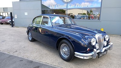 Lot 242 - 1966 DAIMLER V8 250