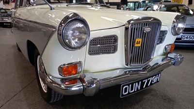 Lot 384 - 1969 WOLSELEY 16/60