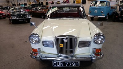 Lot 384 - 1969 WOLSELEY 16/60