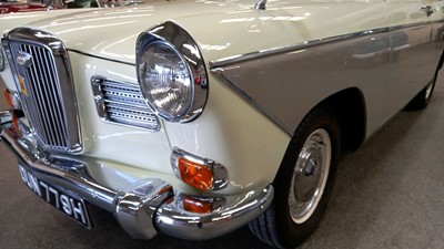 Lot 384 - 1969 WOLSELEY 16/60