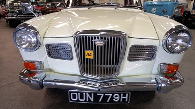 Lot 384 - 1969 WOLSELEY 16/60