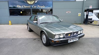 Lot 390 - 1990 JAGUAR XJ40