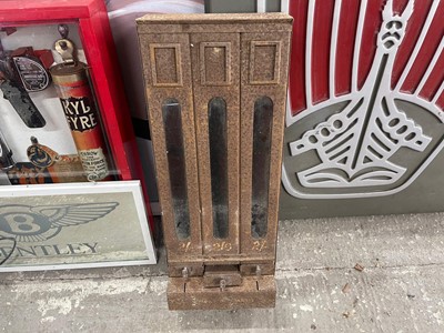 Lot 119 - CIGARETTE VENDING MACHINE