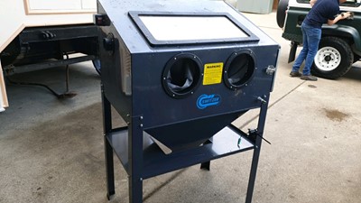 Lot 351 - SAND BLASTING CABINET