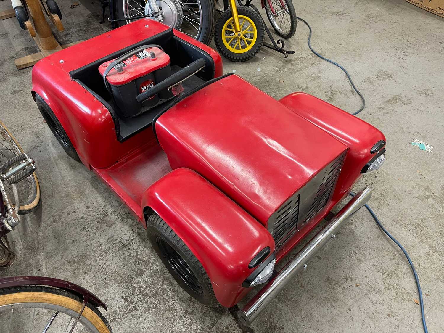 Lot 459 - BATTERY POWERED CHILDS CAR