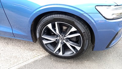 Lot 117 - 2019 VOLVO	V60 R-DESIGN D4 AUTO