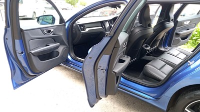 Lot 117 - 2019 VOLVO	V60 R-DESIGN D4 AUTO