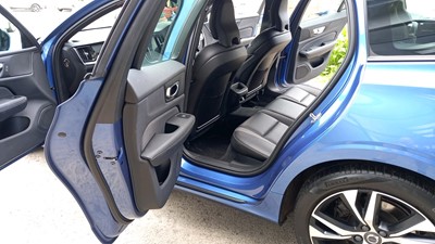 Lot 117 - 2019 VOLVO	V60 R-DESIGN D4 AUTO