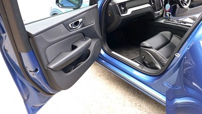 Lot 117 - 2019 VOLVO	V60 R-DESIGN D4 AUTO