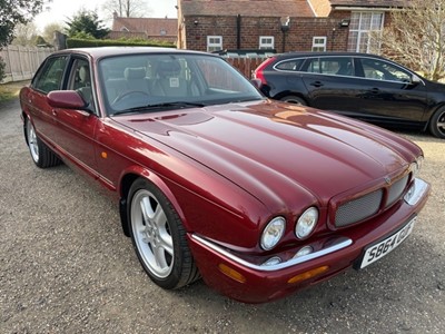Lot 92 - 1998 JAGUAR XJR V8 AUTO