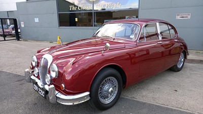 Lot 567 - 1965 DAIMLER V8 250