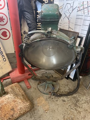 Lot 96 - LARGE CAST METAL SEARCH LIGHT
