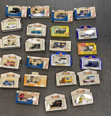 Lot 221 - 23 x MODEL CARS