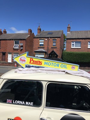 Lot 111 - PRATTS MOTOR OIL ARROW