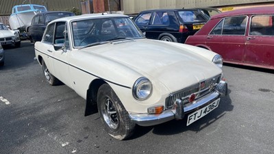 Lot 378 - 1971 MG B GT