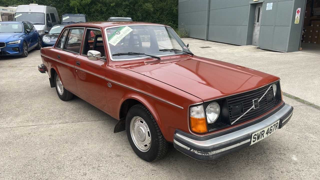 Lot 420 - 1977 VOLVO 244 DL
