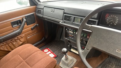 Lot 420 - 1977 VOLVO 244 DL