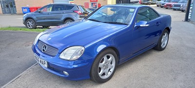 Lot 124 - 2000 MERCEDES SLK 320 KOMPRESSOR