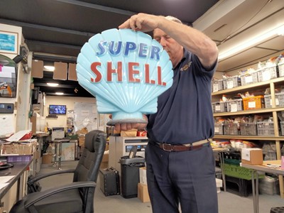 Lot 151 - GLASS SUPER SHELL GLOBE