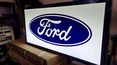 Lot 469 - FORD LOGO LIGHTBOX