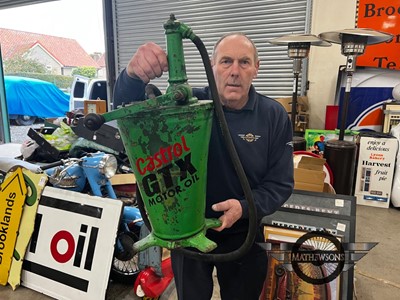 Lot 51 - CASTROL OIL PUMP