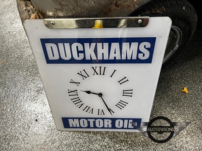 Lot 56 - DUCKHAMS OIL CLOCK