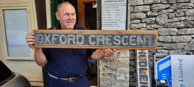 Lot 17 - OXFORD CRESCENT STREET SIGN