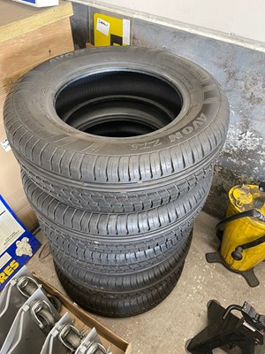 Lot 211 - 5x AVON TYRES