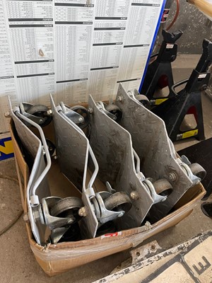Lot 219 - 4x SKATES
