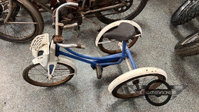 Lot 70 - CHILDS 1950S/60S TRICYCLE
