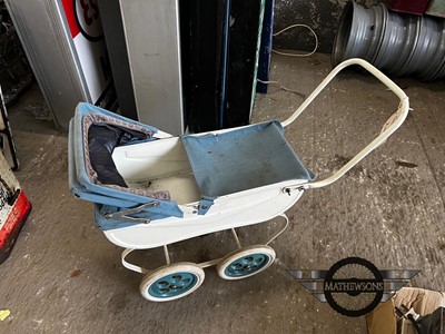 Lot 24 - 1950S DOLLS PRAM