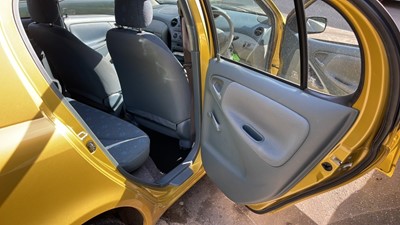 Lot 272 - 2001 TOYOTA YARIS GS
