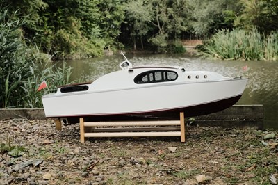 Lot 70 - 1960s RADIO CONTROLLED MODEL VINTAGE CABIN CRUISER