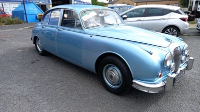Lot 234 - 1964 DAIMLER V8 250