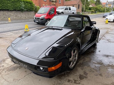 Lot 205 - 1983 PORSCHE 911