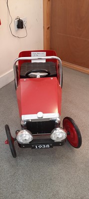 Lot 555 - 1930'S STYLE PEDAL CAR
