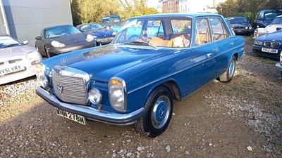 Lot 135 - 1973 MERCEDES 250 AUTO