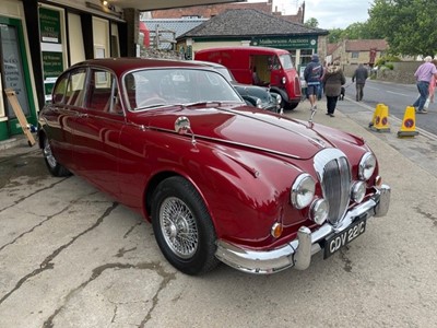 Lot 278 - 1965 DAIMLER V8 250