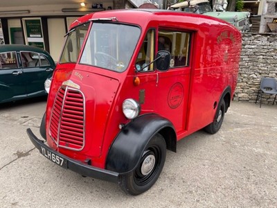 Lot 285 - 1960 MORRIS ROYAL MAIL VAN