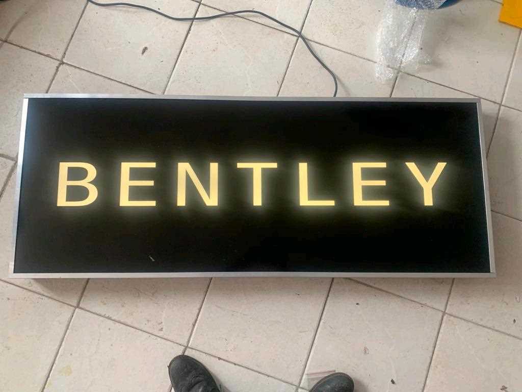Lot 9 - LARGE LIGHT UP BENTLEY SIGN