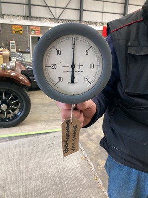 Lot 199 - VACUUM GAUGE