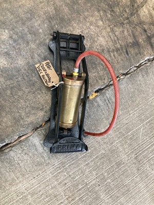 Lot 239 - FOOT PUMP