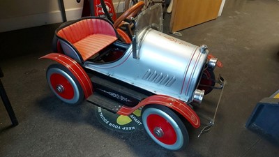 Lot 539 - SILVER PEDAL CAR