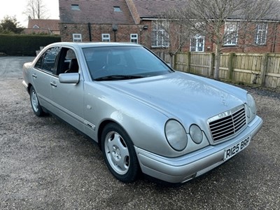 Lot 343 - 1997 MERCEDES E220 AVANTGARDE