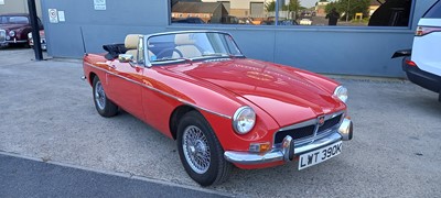 Lot 352 - 1971 MG B ROADSTER