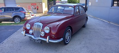 Lot 355 - 1968 DAIMLER V8