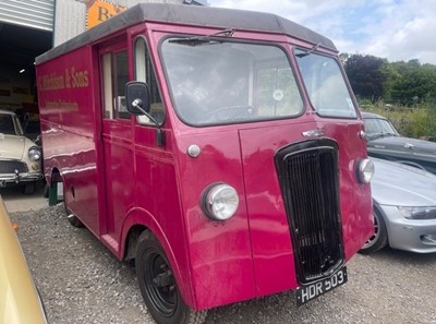 Lot 362 - 1953 MORRIS PARCEL VAN