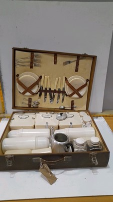 Lot 41 - CORACLE BAKELITE 6 PLACE SETTING PICNIC CASE