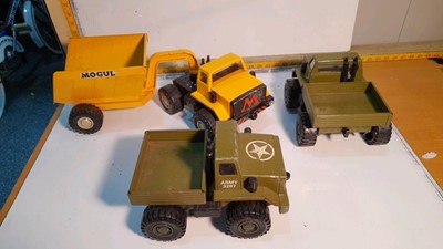 Lot 129 - 2 X MECCANO ARMY TRUCKS PLUS 1 X MECCANO YELLOW DUMPER TRUCK
