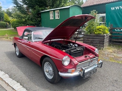 Lot 394 - 1971 MG B